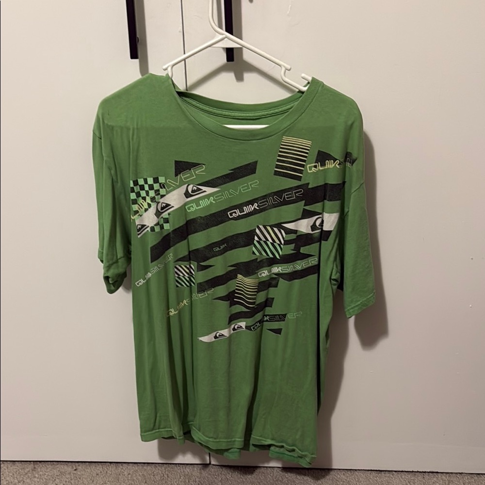Quiksilver Men's Tee in Green with Graphic Design